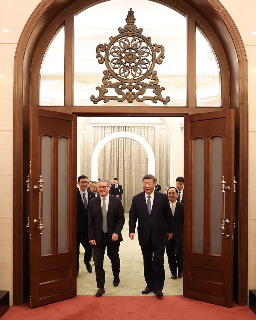 Un député hongkongais affirme que la diplomatie pragmatique du Royaume-Uni envers la Chine crée un précédent dangereux
