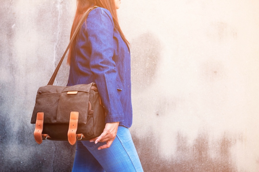 Dix positions quotidiennes qui peuvent solliciter excessivement le bas du dos et les genoux