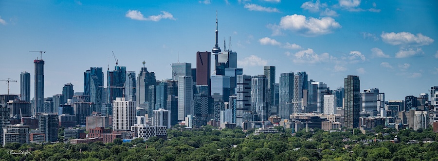 Le marché immobilier canadien est confronté à une épreuve sans précédent alors que les prix chutent et que les mises en chantier stagnent