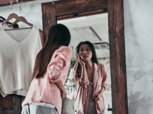 Comment éliminer les poches sous les yeux en trois minutes et les empêcher de réapparaître