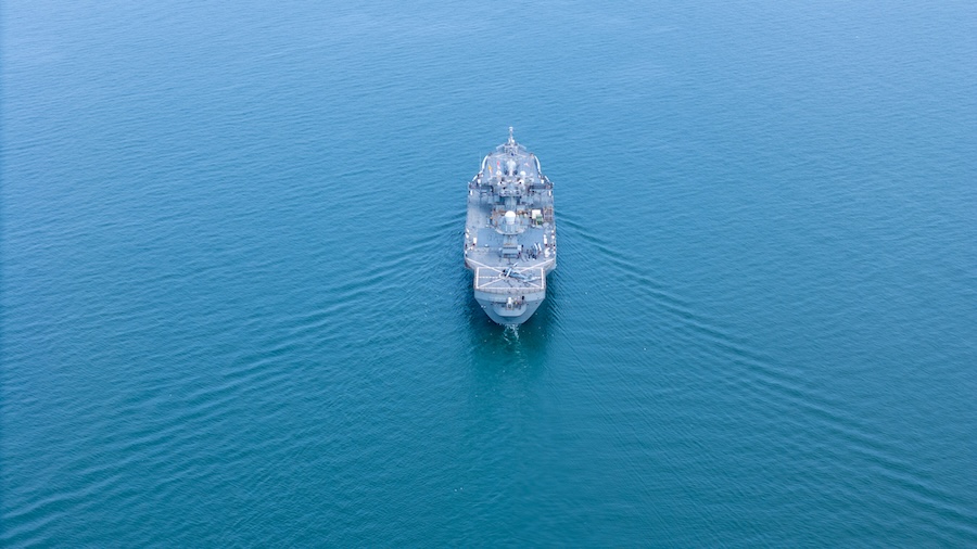 Quand le GPS devient une arme en mer : comment la guerre électronique menace les navires et leurs équipages