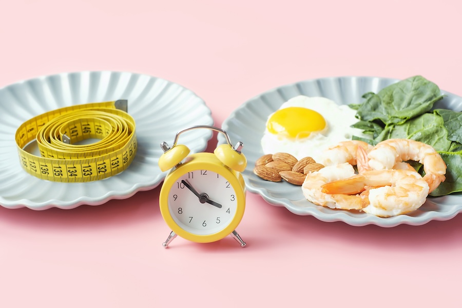 Le jeûne intermittent n’offre pas d’avantage particulier pour la perte de poids, mais peut néanmoins fonctionner pour certaines personnes