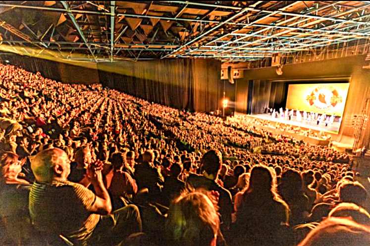 Shen Yun emmène le Zénith de Toulouse aux sources de notre civilisation