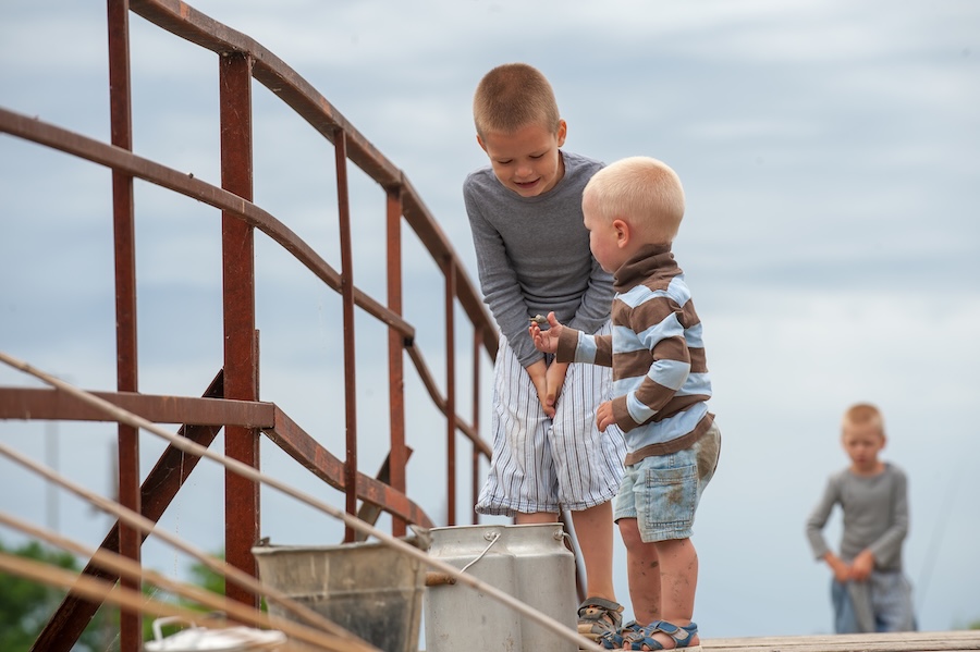 Six éléments essentiels pour qu’un garçon devienne un homme sûr de lui, selon le livre Élever des garçons 
