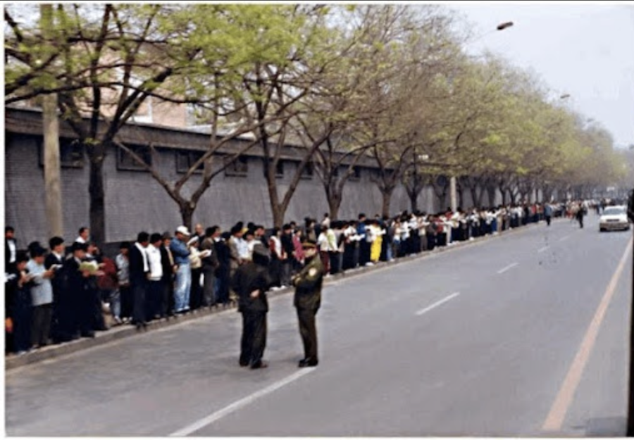 De la manifestation pacifique à la répression nationale : l’héritage du 25 avril 1999