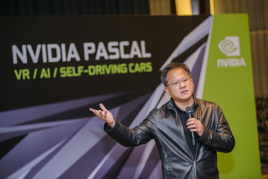 Le PDG de Nvidia, Jensen Huang, confronté à un vif débat concernant les exportations de puces d’IA vers la Chine, sur fond de préoccupations sécuritaires