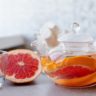 Thé au miel et au pamplemousse : une alternative apaisante