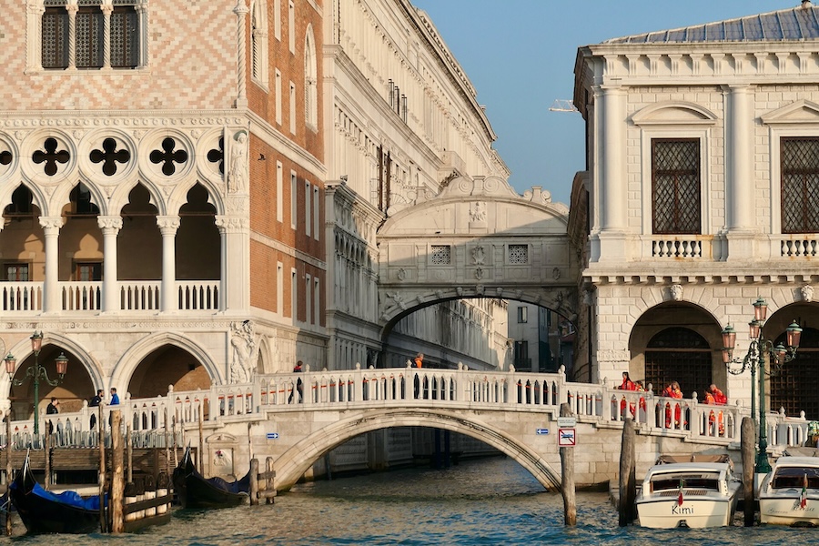 L’Arche de l’Éternité : décryptage des mythes du Pont des Soupirs de Venise