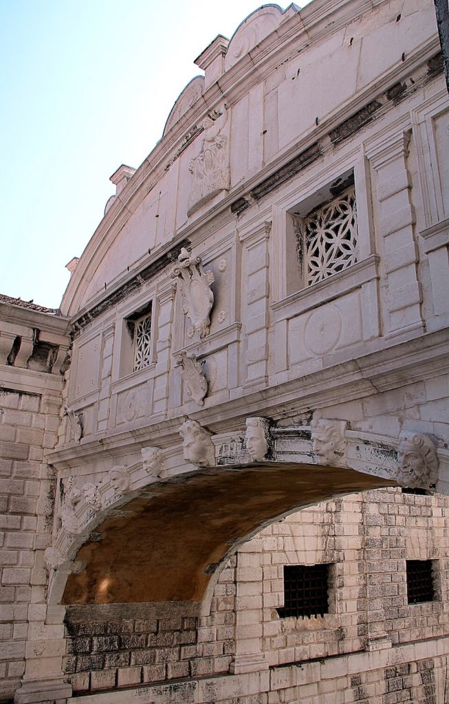 L’Arche de l’Éternité : décryptage des mythes du Pont des Soupirs de Venise