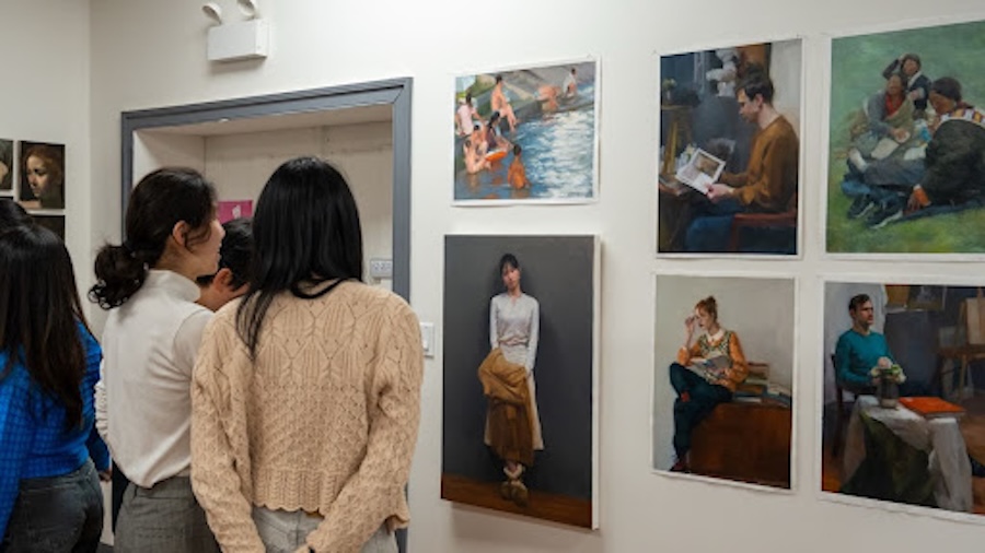 L’exposition de fin d’études du MFA du Fei Tian College : excellence technique et récits humains