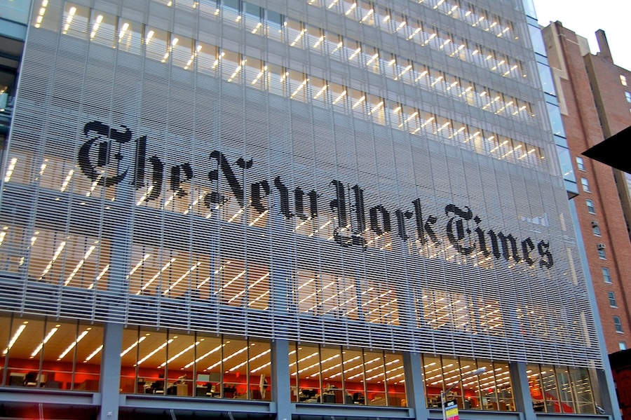Le New York Times poursuivi pour discrimination en matière de recrutement, sur fond de débat sur les biais médiatiques