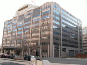 La FCC s’apprête à interdire les tests des appareils électroniques américains par les laboratoires chinois : une mesure de sécurité majeure