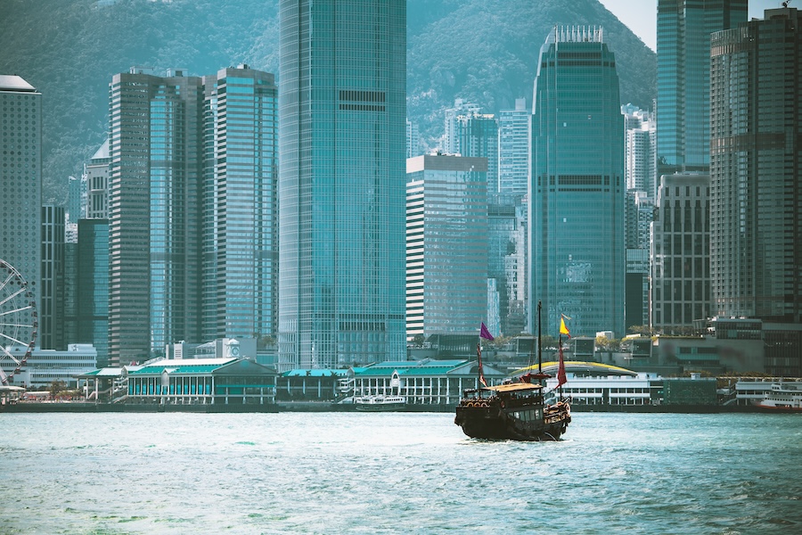 Hong Kong réécrit son histoire coloniale dans les manuels scolaires : les nouvelles éditions intègrent les revendications de souveraineté de Pékin