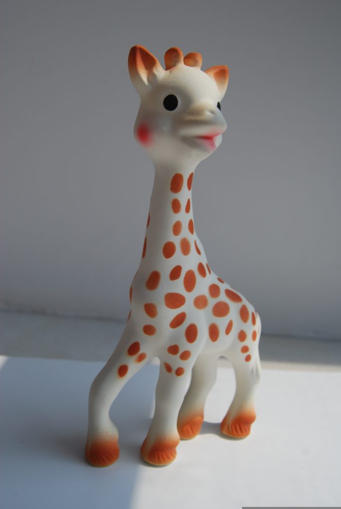 Sophie la girafe, jouet favori des bébés : du Made in France fabriqué en Chine ?