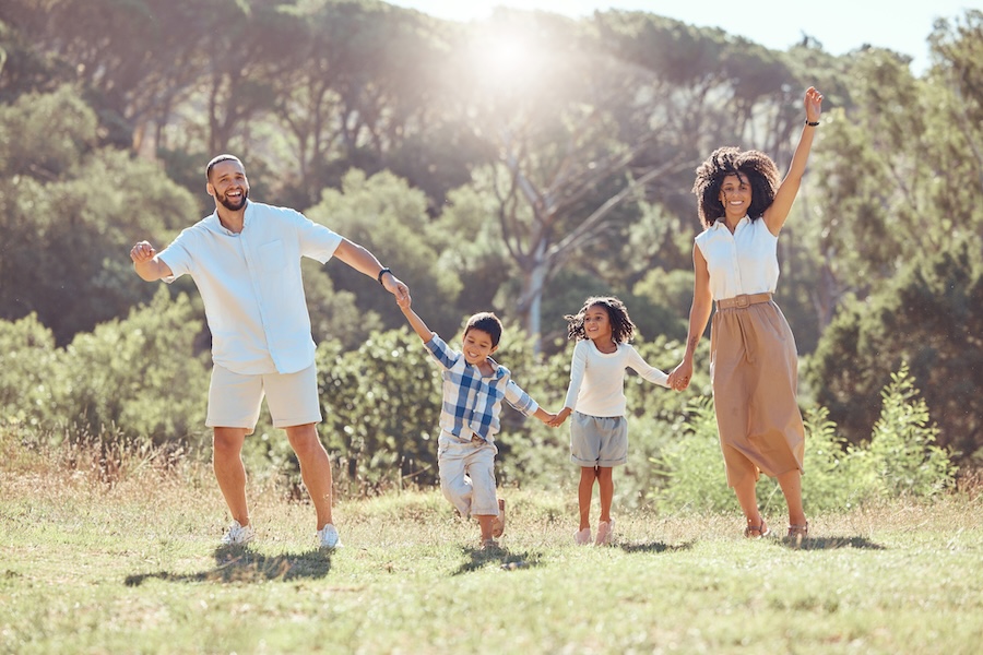 Moins d’écrans, plus de nature : comment aider les enfants à retrouver l’envie d’explorer