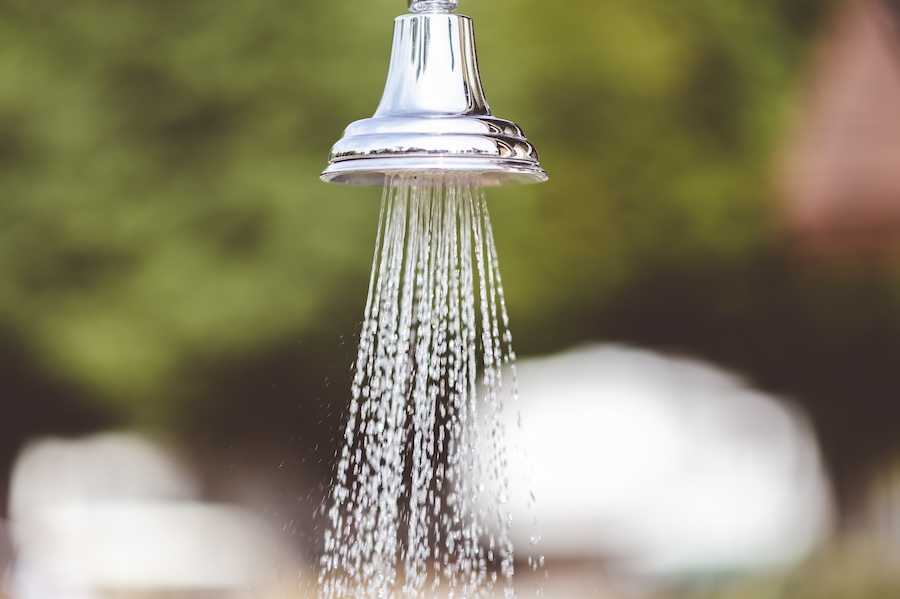 La douche froide apporte quelques bienfaits, mais elle serait à éviter dans dix situations