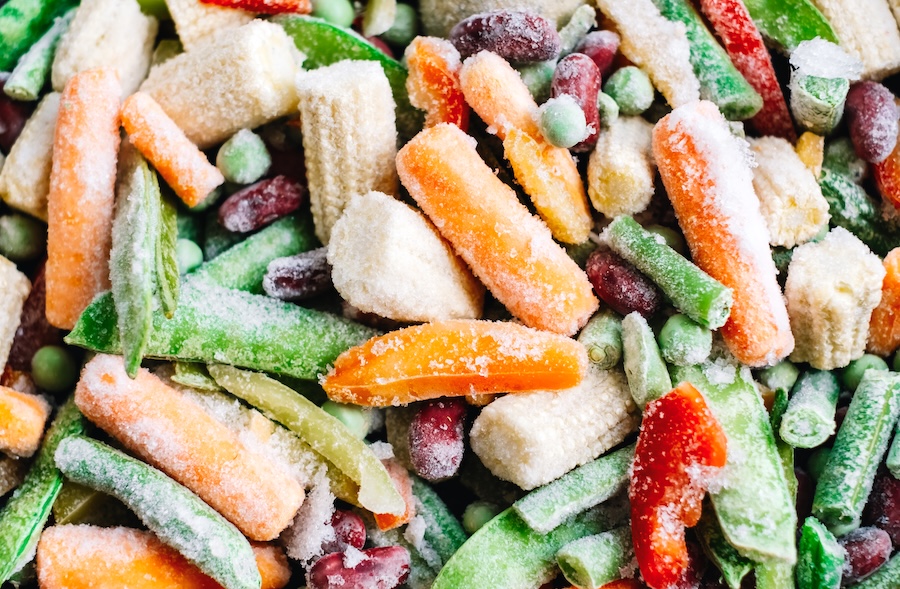 Les fruits et légumes surgelés et en conserve sont bon marché mais sont-ils aussi sains que les aliments frais 