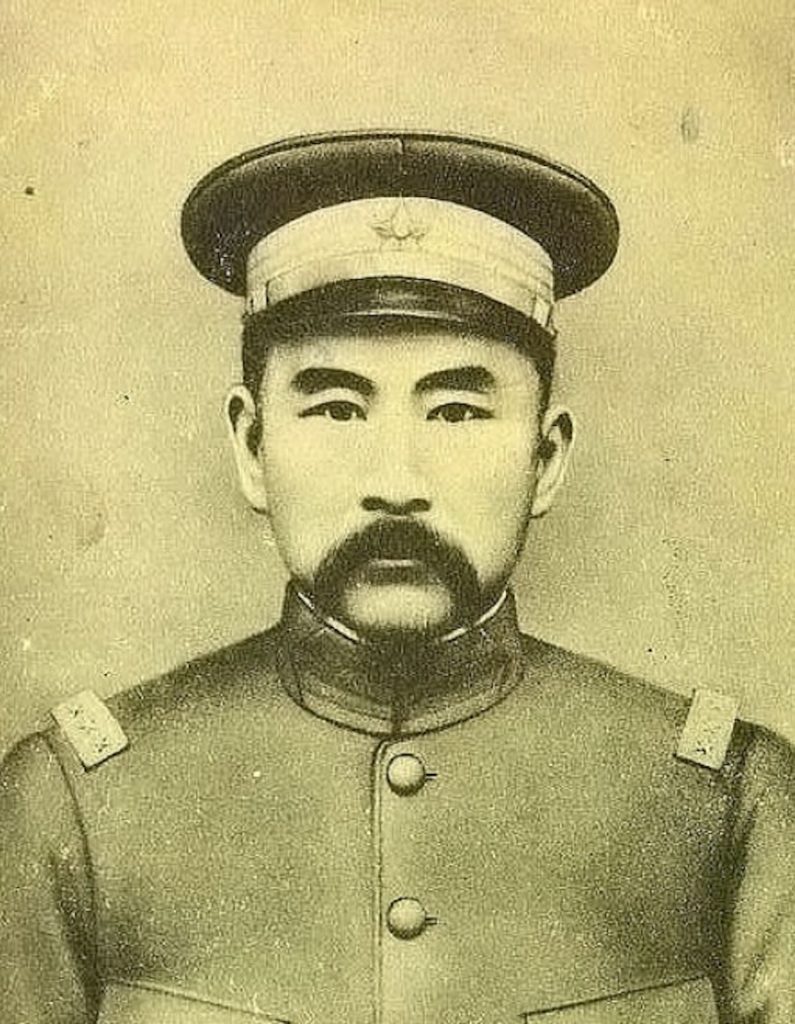 Deux monarchies en concurrence dans une république naissante : la Chine après la révolution de 1911
