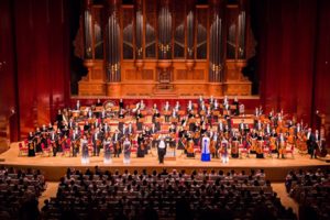 Dans les coulisses de Shen Yun Performing Arts : Comment une famille concilie art, foi et éducation