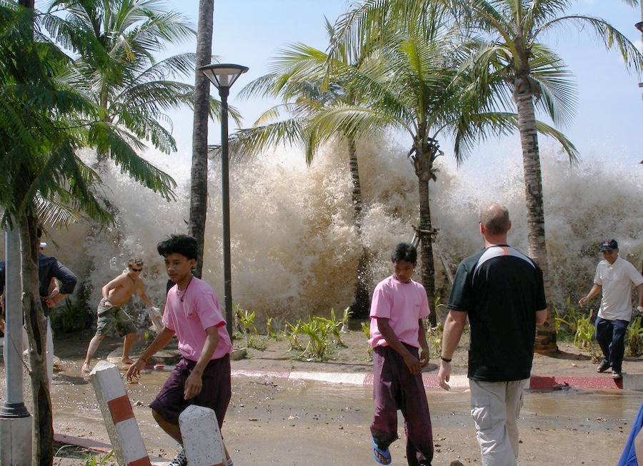 Une fillette de dix ans a sauvé une centaine de personnes de la catastrophe, lors d’un tsunami dévastateur