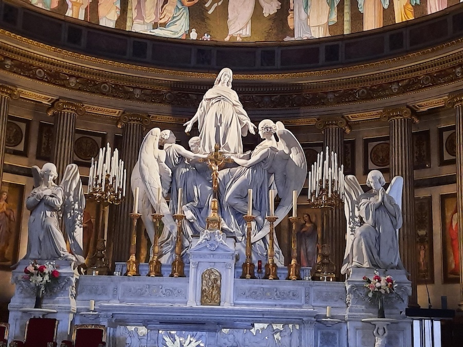 L’église de la Madeleine, l’étonnant monument au passé atypique
