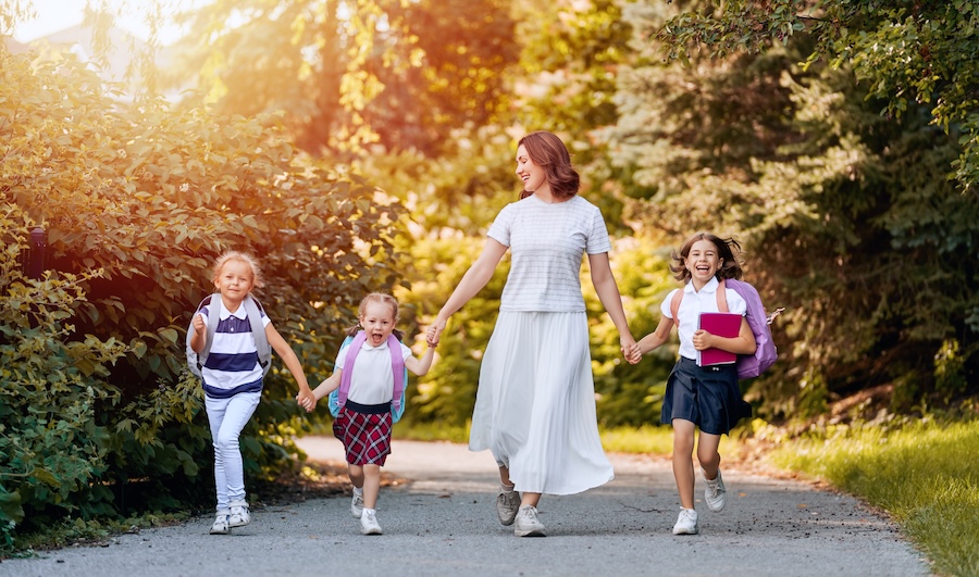 Comment une mère avisée élève des enfants indépendants et résilients