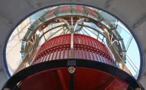 Augustin Fresnel apprivoisa la lumière pour guider les marins au large