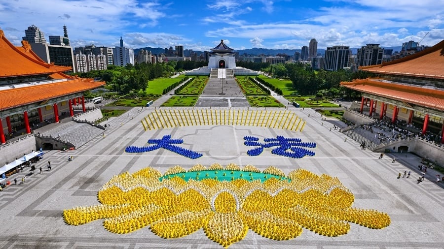 4 000 pratiquants de Falun Gong ont formé un lotus géant sur la place de la Liberté à Taipei