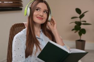 L’écoute peut-elle être assimilée à la lecture : quand les livres audio sont-ils les plus adaptés
