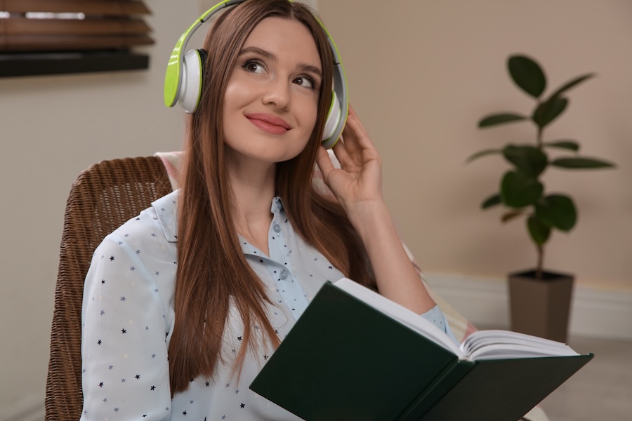 L’écoute peut-elle être assimilée à la lecture : quand les livres audio sont-ils les plus adaptés