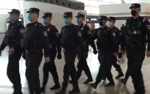 Le film White-Clad Heroes, sur le confinement de Wuhan, suscite la polémique avant sa sortie prévue en novembre